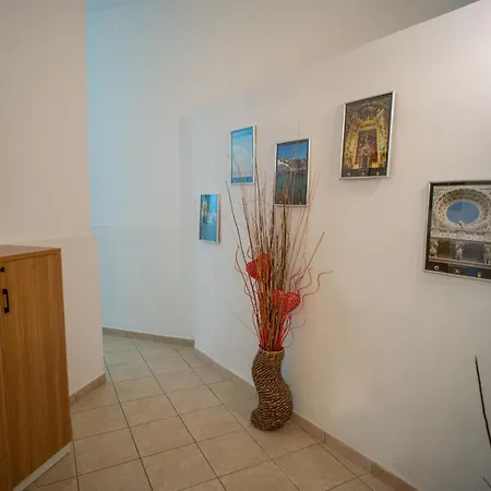 Whitehouse לינה וארוחת בוקר לצ'ה